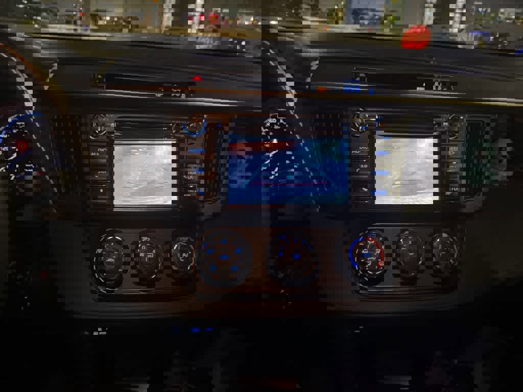 Used 2018 Toyota RAV4 LE image 27