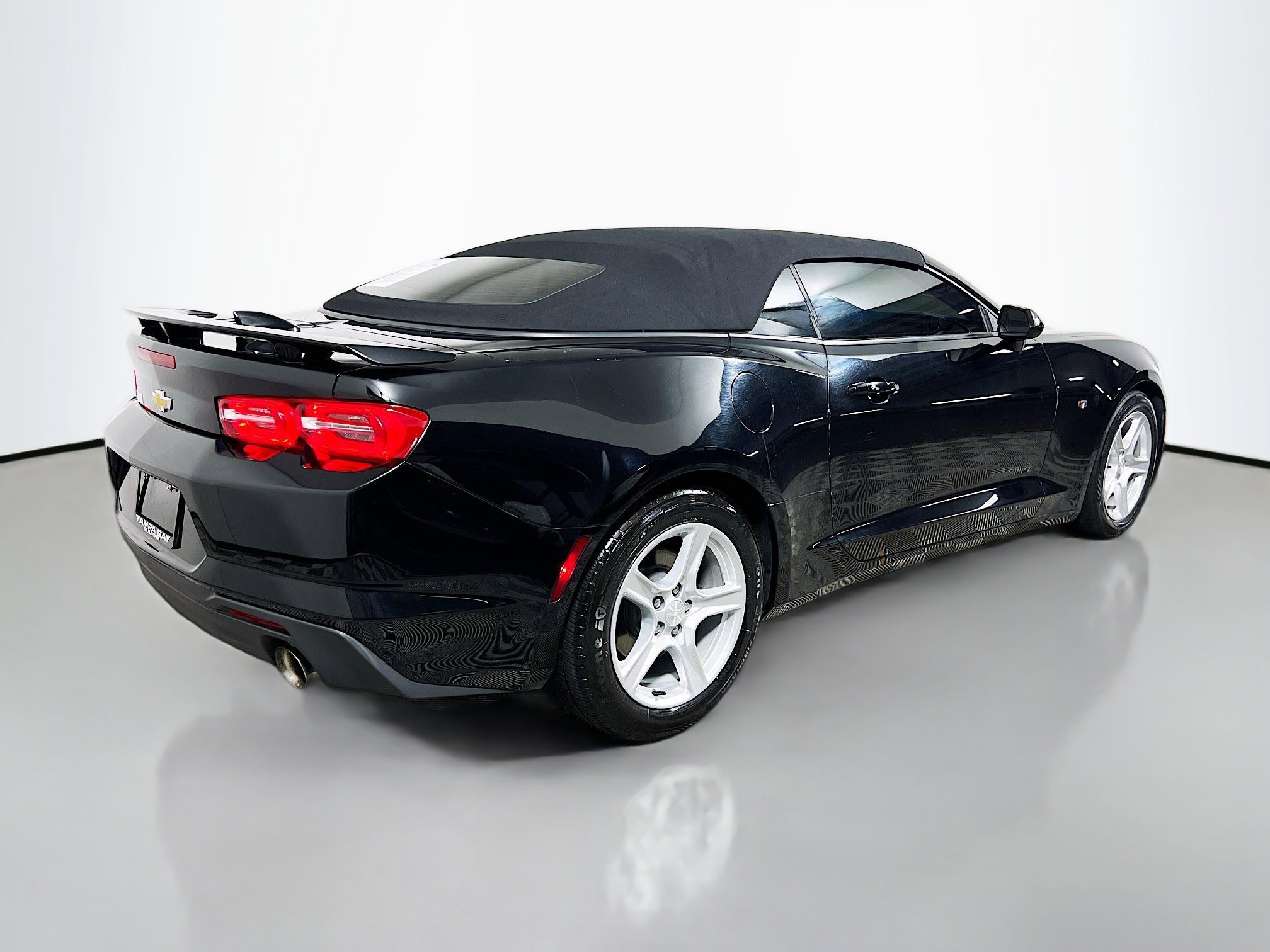 Used 2023 Chevrolet Camaro LT RWD image 4