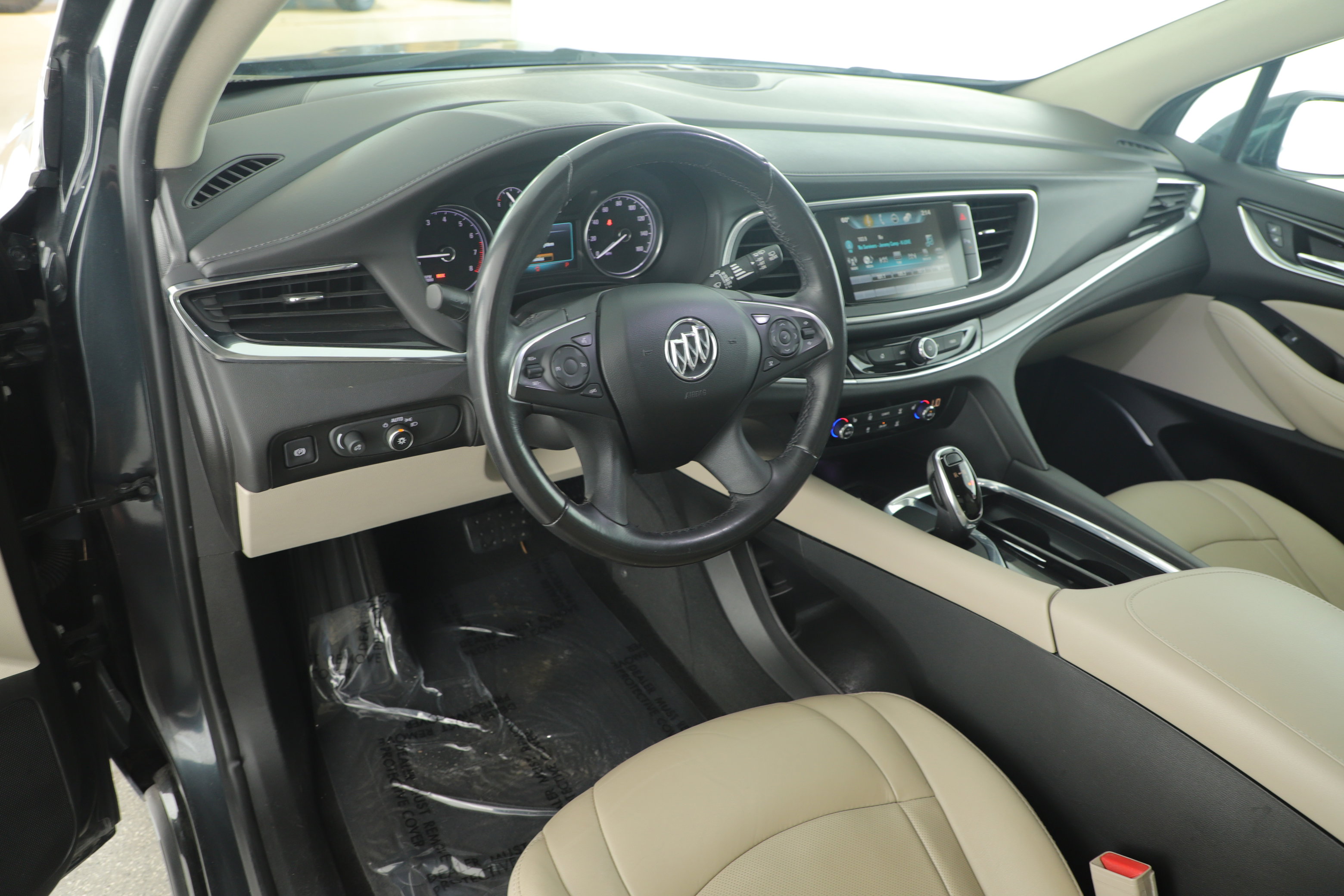 Used 2019 Buick Enclave Essence image 10