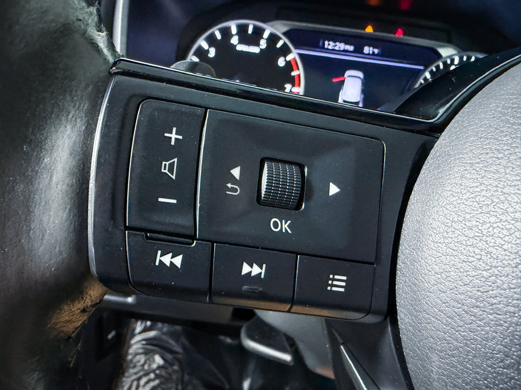 Certified 2022 Nissan Rogue SV w/ SV Premium Package AWD/4WD image 35