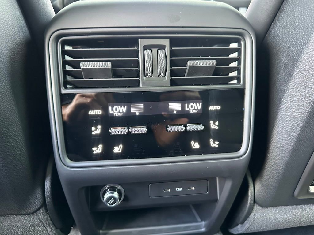 Used 2025 Porsche Cayenne S image 35