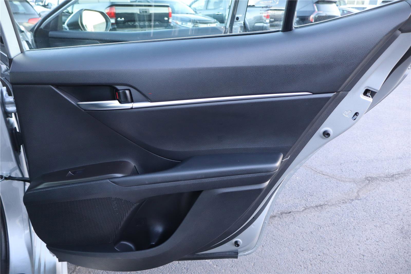 Used 2024 Toyota Camry SE image 30