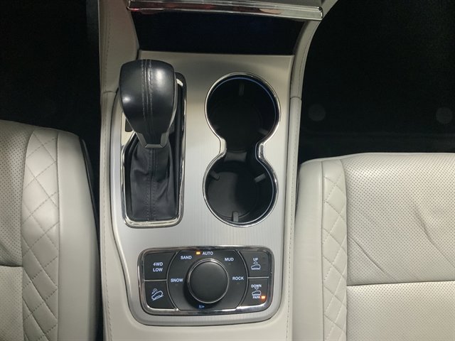Used 2018 Jeep Grand Cherokee Summit AWD/4WD image 28