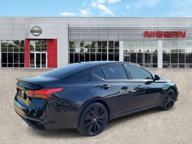 Certified 2022 Nissan Altima 2.5 SR w/ Midnight Edition Package image 5