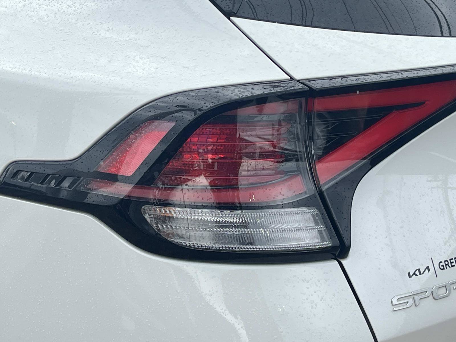 Used 2023 Kia Sportage EX AWD/4WD image 5