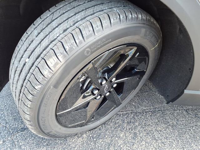 New 2026 Chevrolet Equinox EV LT w/ Comfort Package image 16