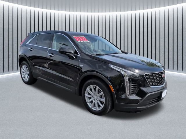 Certified 2022 Cadillac XT4 Luxury w/ Cold Weather Package FWD image 2