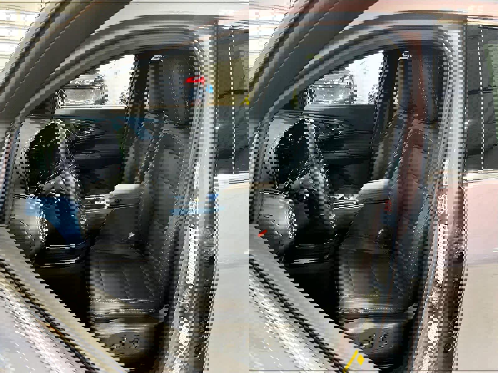 Used 2025 Chevrolet Equinox EV LT w/ Convenience Package image 10