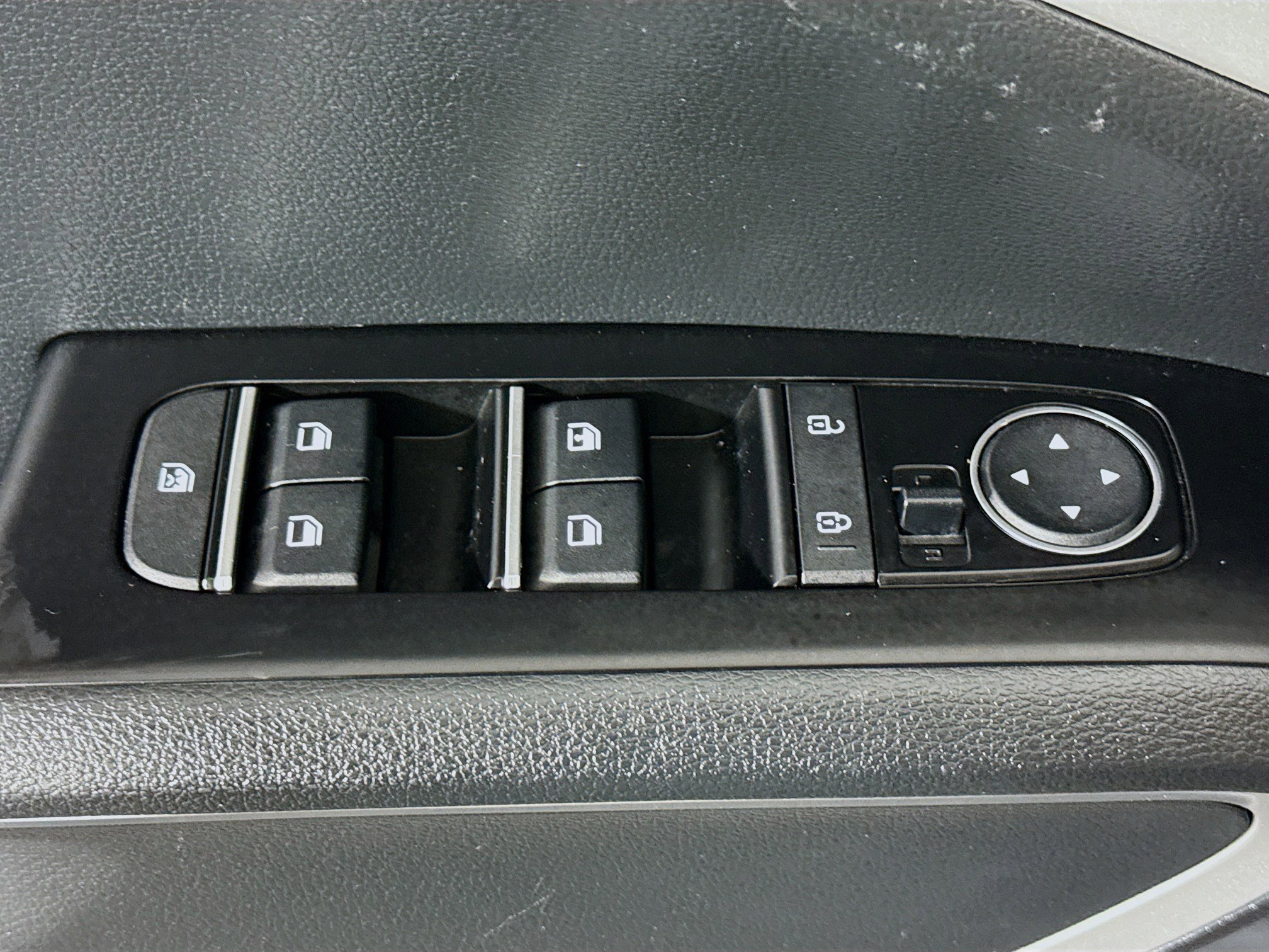 Used 2025 Kia Soul LX w/ LX Technology Package FWD image 23