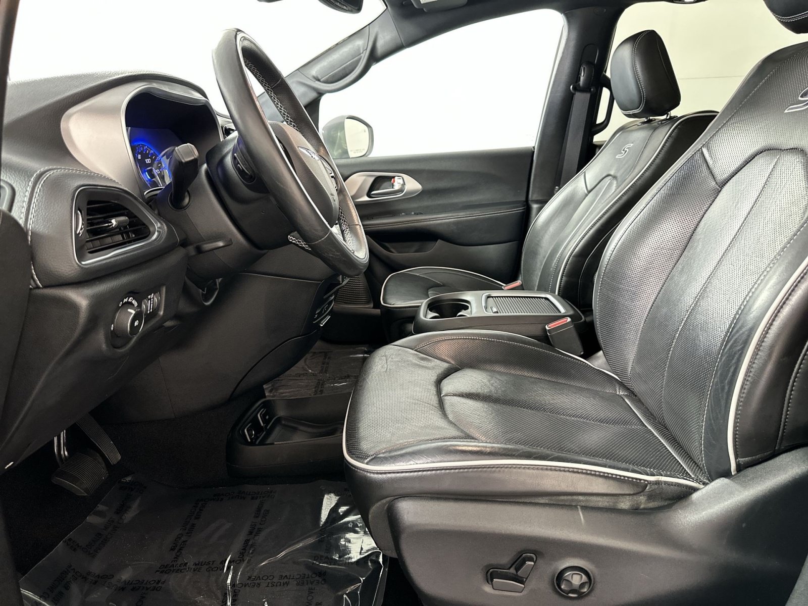 Used 2019 Chrysler Pacifica Limited w/ Advanced Safetytec Group FWD image 13