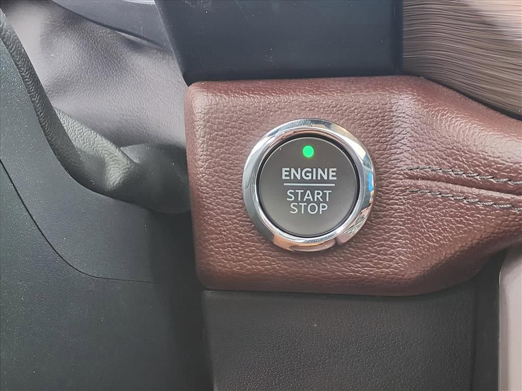 Used 2024 Ford Expedition Limited image 11