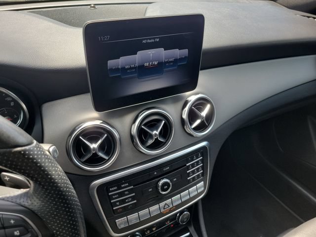 Used 2020 Mercedes-Benz GLA 250 4MATIC w/ Premium Package image 26