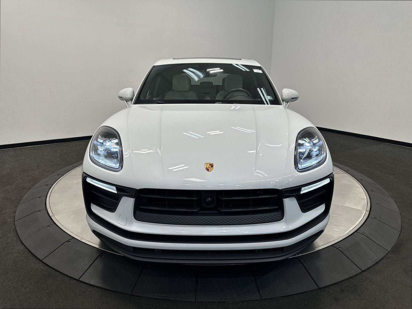 Certified 2023 Porsche Macan AWD/4WD image 10