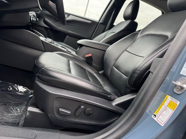 Certified 2025 Ford Escape Platinum AWD/4WD image 8