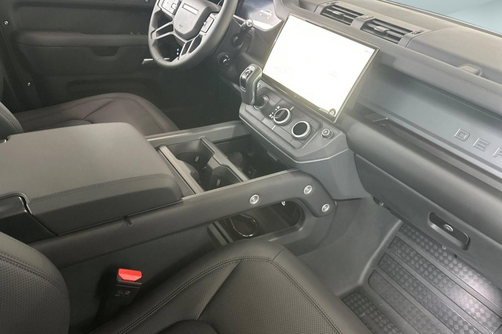 New 2026 Land Rover Defender 110 S AWD/4WD image 29