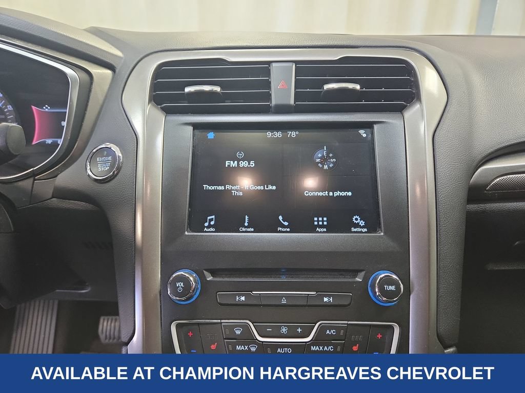 Used 2017 Ford Fusion SE w/ Fusion SE Technology Package FWD image 17