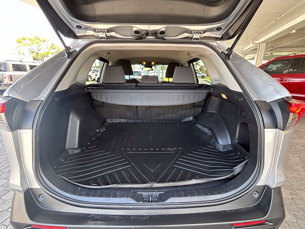 Used 2020 Toyota RAV4 XLE FWD image 32