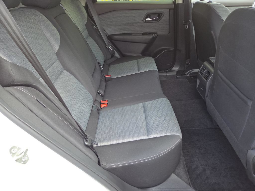 Used 2023 Nissan Rogue SV AWD/4WD image 18