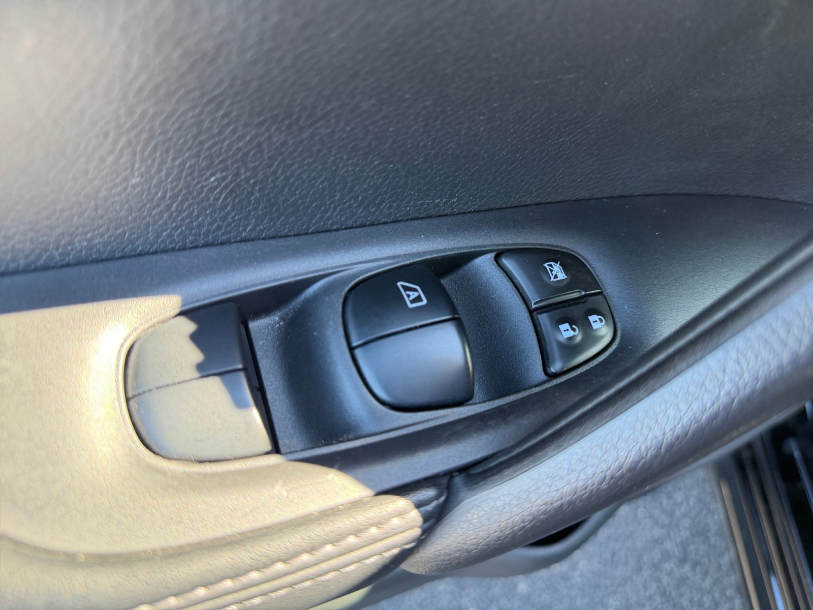 Used 2021 Nissan Rogue Sport SL w/ Premium Package FWD image 17