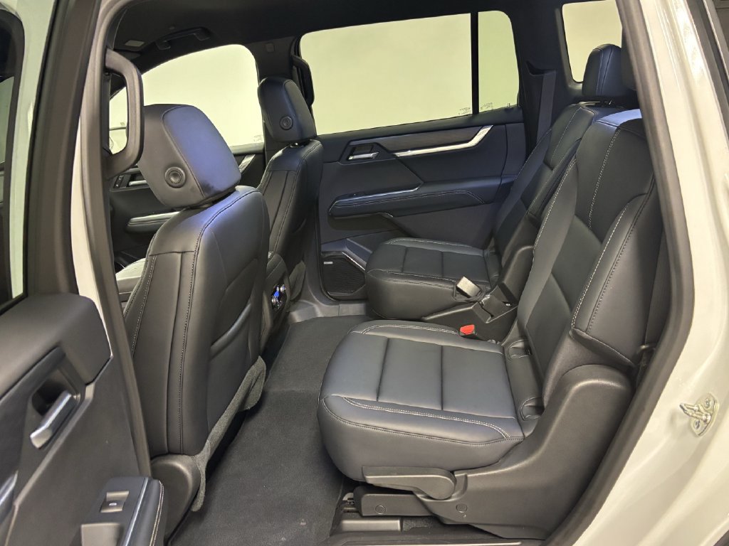 Used 2026 GMC Acadia Elevation w/ Elevation Premium Package FWD image 29
