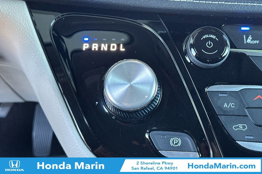 Used 2024 Chrysler Pacifica Select image 27