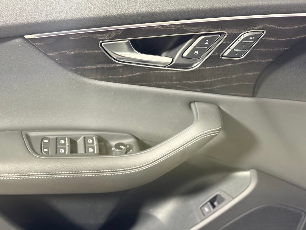 Used 2023 Audi Q8 Premium Plus AWD/4WD image 21
