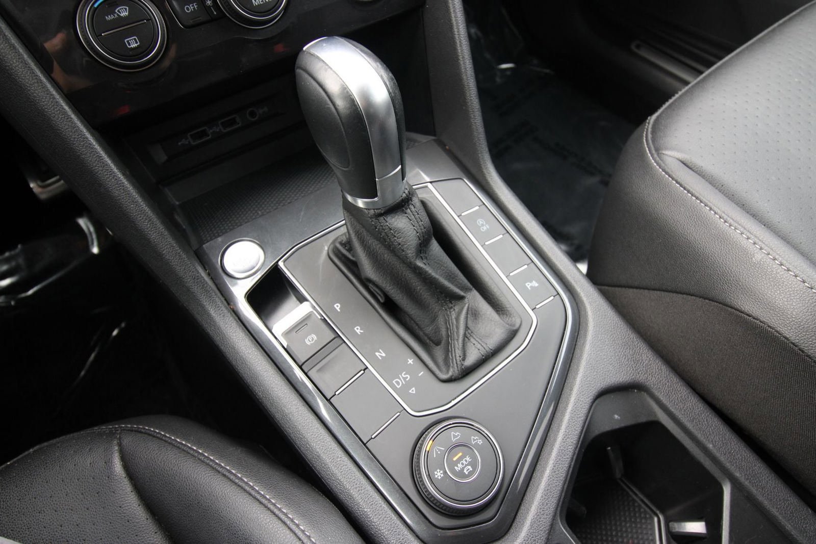 Used 2019 Volkswagen Tiguan SEL Premium R-Line AWD/4WD image 17