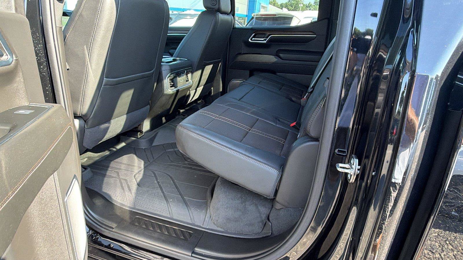 Used 2024 Chevrolet Silverado 1500 High Country w/ Midnight Edition AWD/4WD image 24