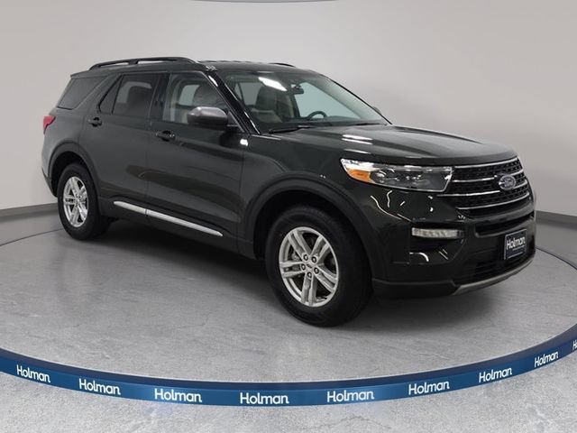 Used 2023 Ford Explorer XLT w/ Equipment Group 202A AWD/4WD image 4