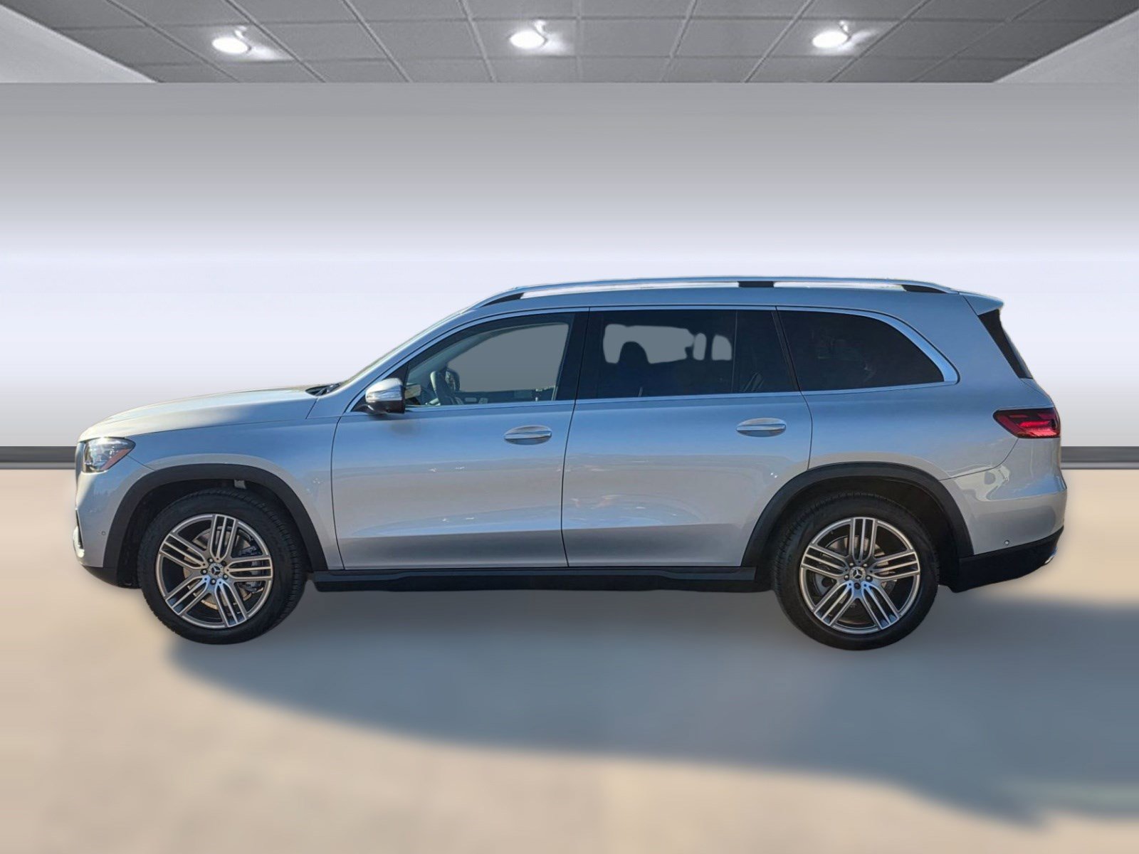 Used 2026 Mercedes-Benz GLS 450 4MATIC image 2