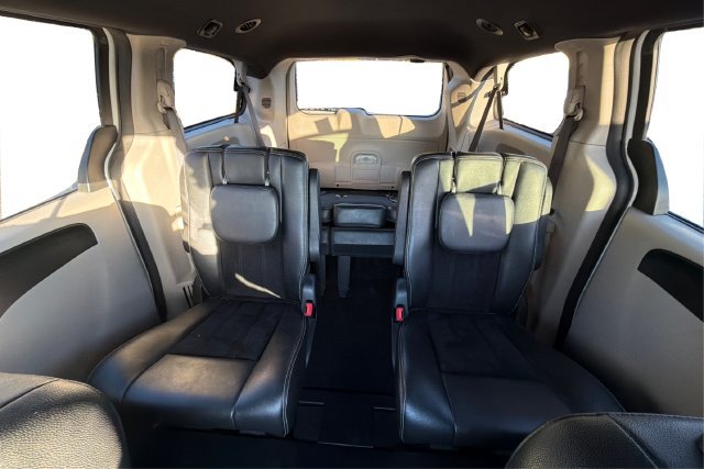 Used 2018 Dodge Grand Caravan SXT FWD image 13