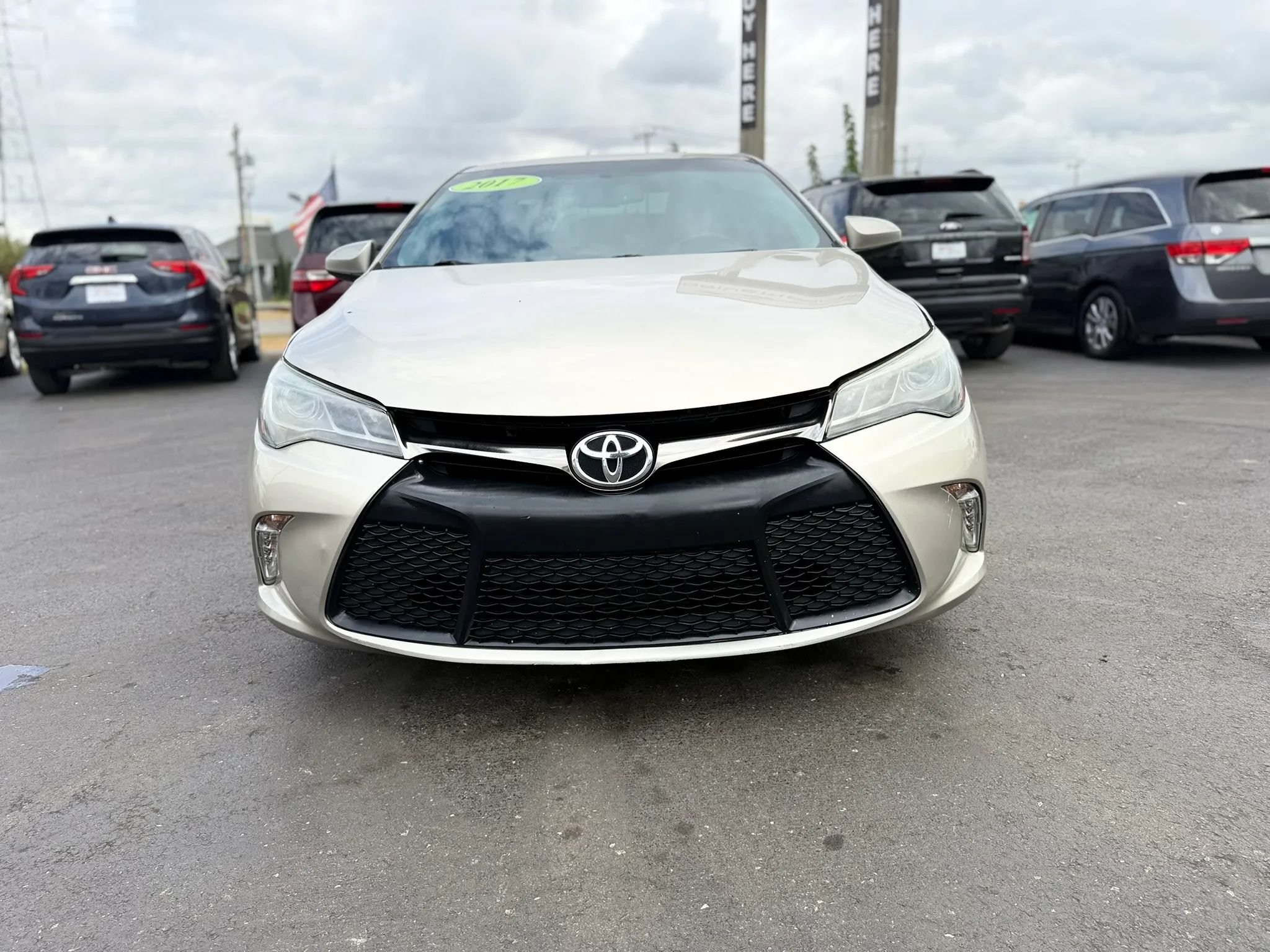 Used 2017 Toyota Camry XSE FWD image 9