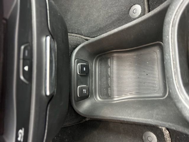 Used 2018 Chrysler Pacifica Limited image 32