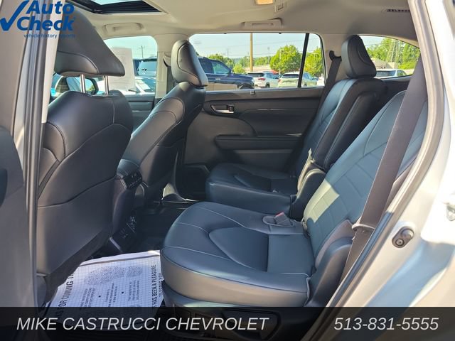 Used 2023 Toyota Highlander XLE FWD image 25