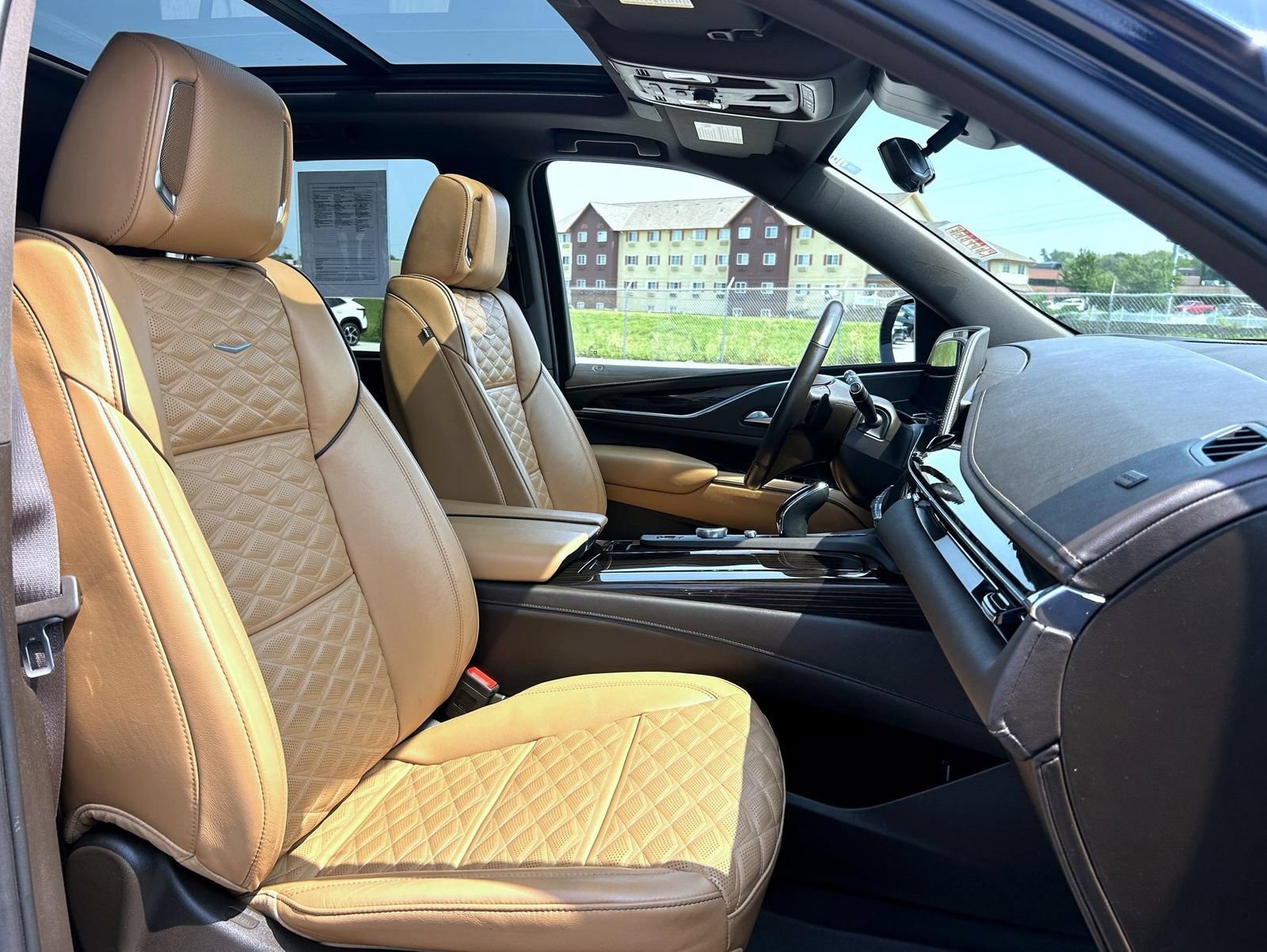 Certified 2023 Cadillac Escalade Premium Luxury AWD/4WD image 19