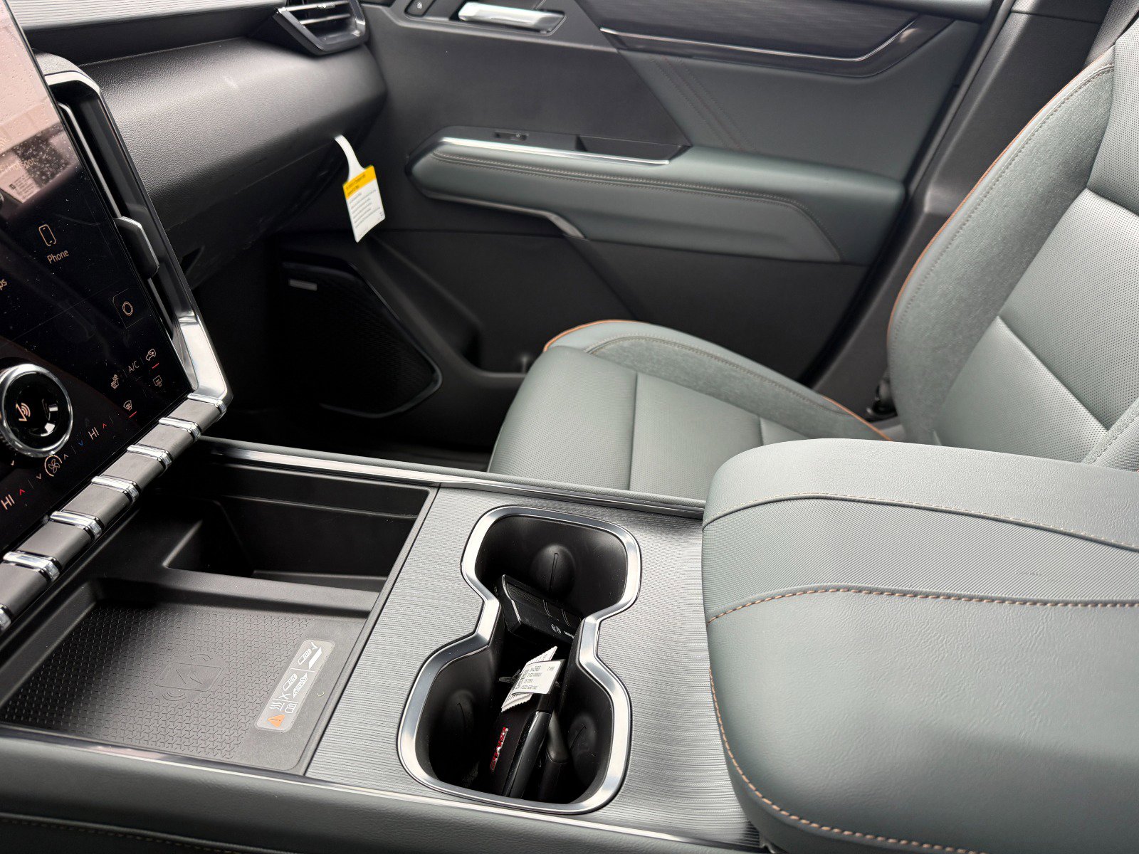 New 2026 GMC Acadia AT4 w/ LPO, Floor Liner Package image 33