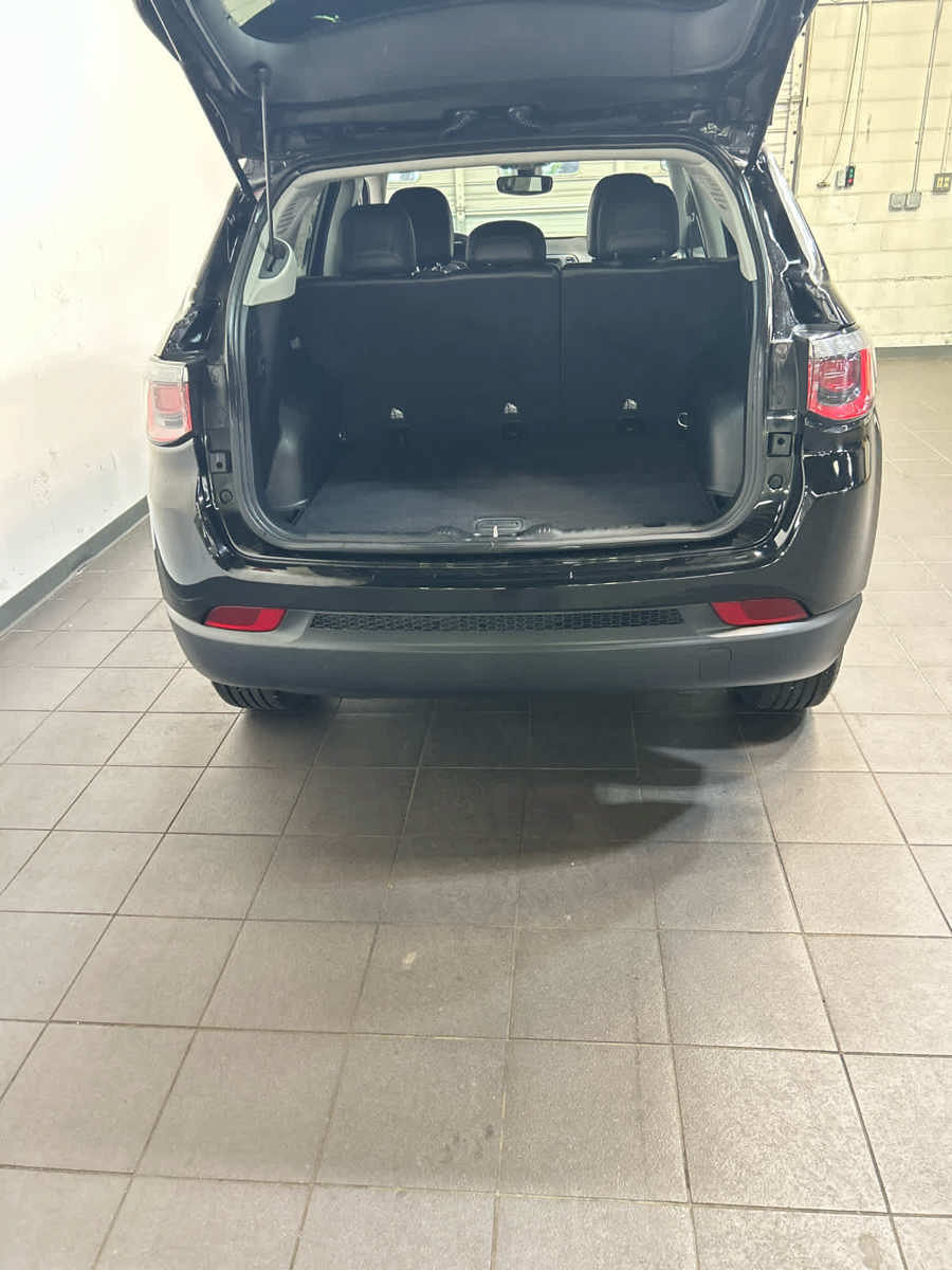 Used 2018 Jeep Compass Latitude w/ Popular Equipment Group AWD/4WD image 12