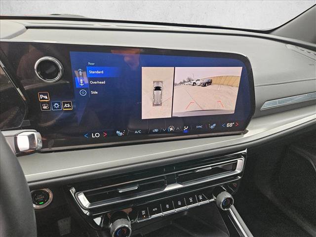 Used 2024 Chevrolet Traverse LT image 18