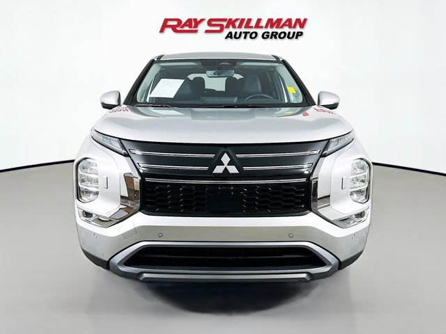Used 2025 Mitsubishi Outlander SE image 2