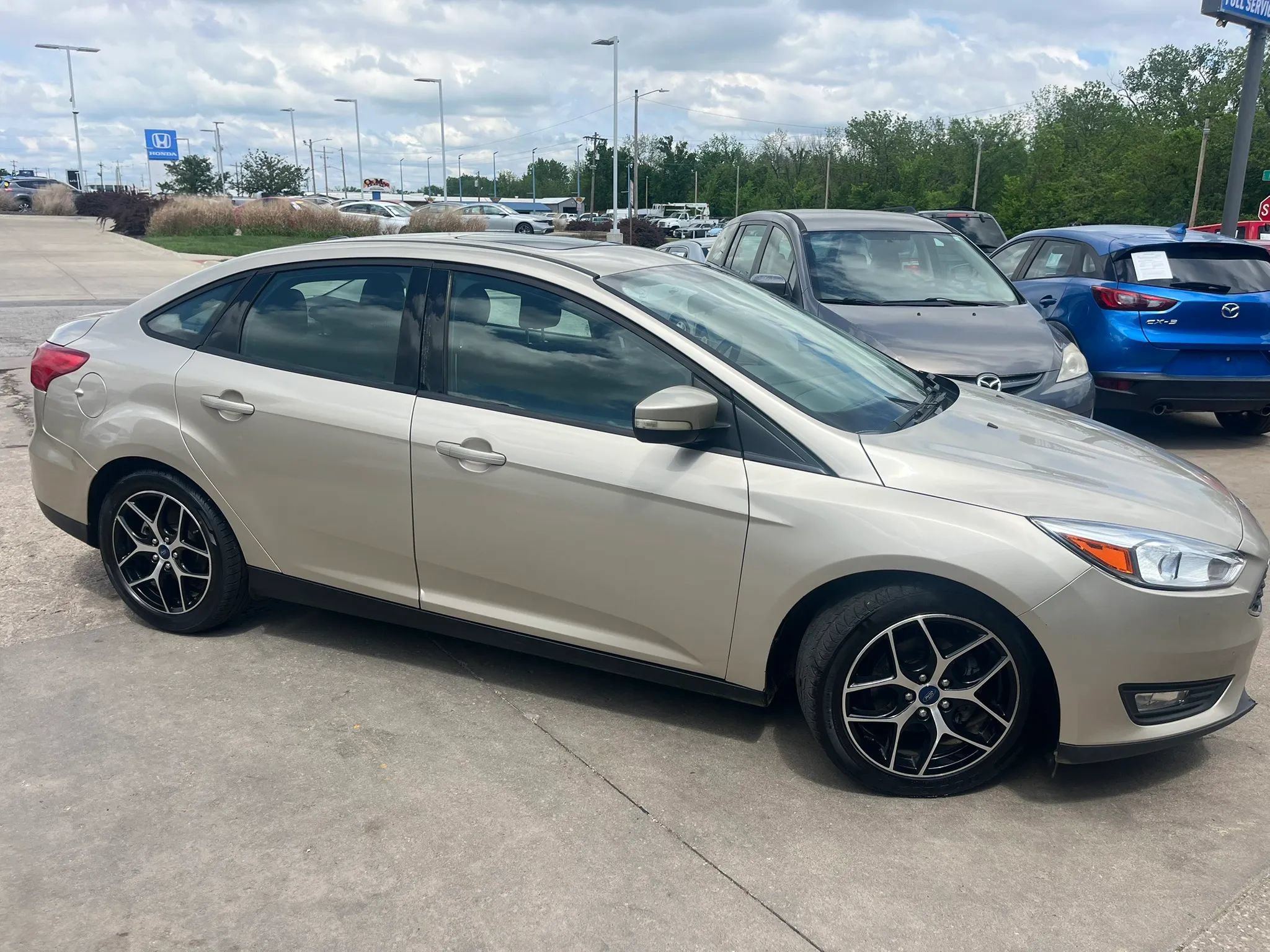 Used 2017 Ford Focus SEL FWD image 7