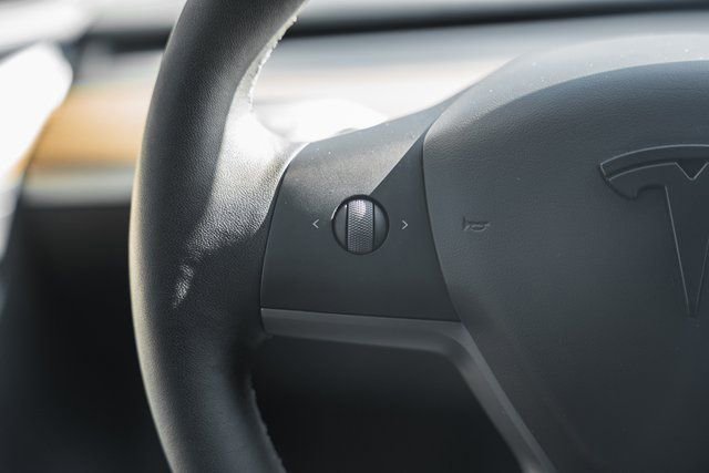 Used 2023 Tesla Model 3 Performance image 39
