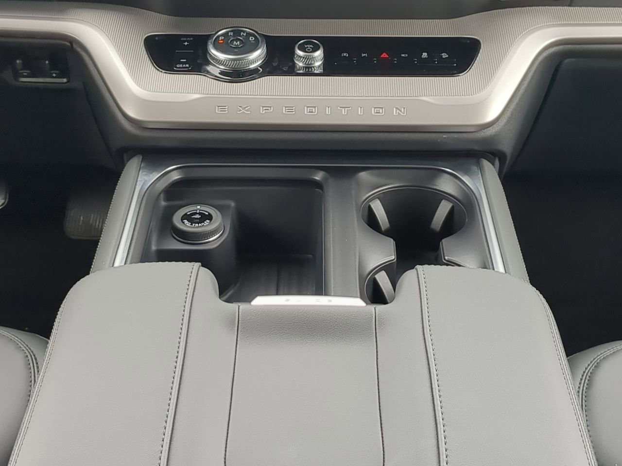New 2026 Ford Expedition Active image 19