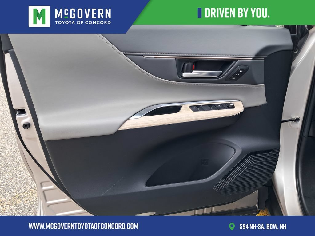 Used 2021 Toyota Venza XLE w/ Softex Package AWD/4WD image 11