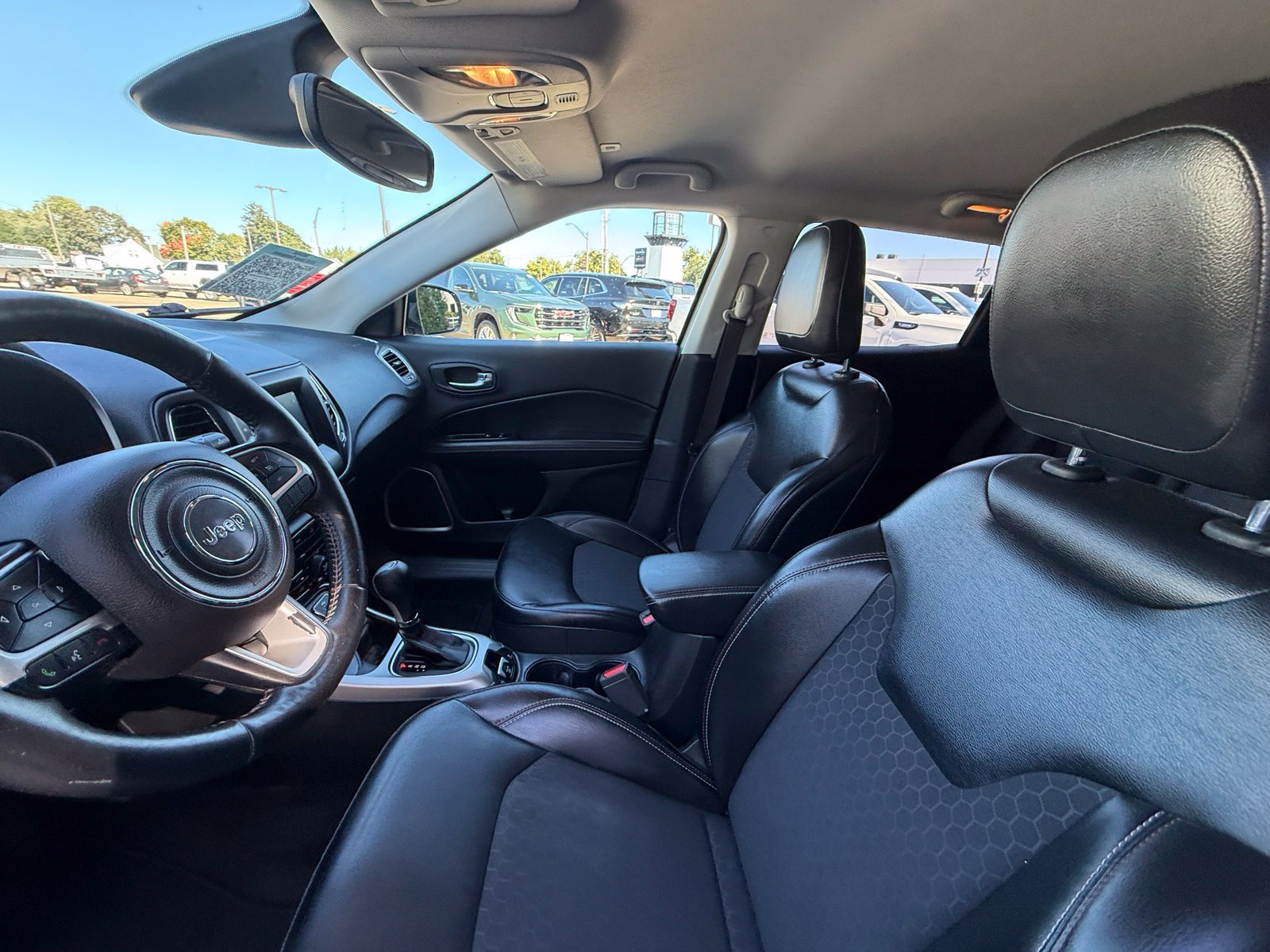 Used 2018 Jeep Compass Latitude w/ Popular Equipment Group AWD/4WD image 4