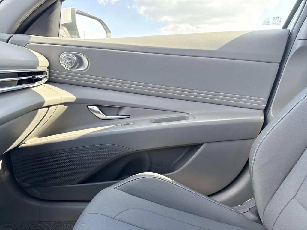 Used 2024 Hyundai Elantra SEL w/ Convenience Package image 26