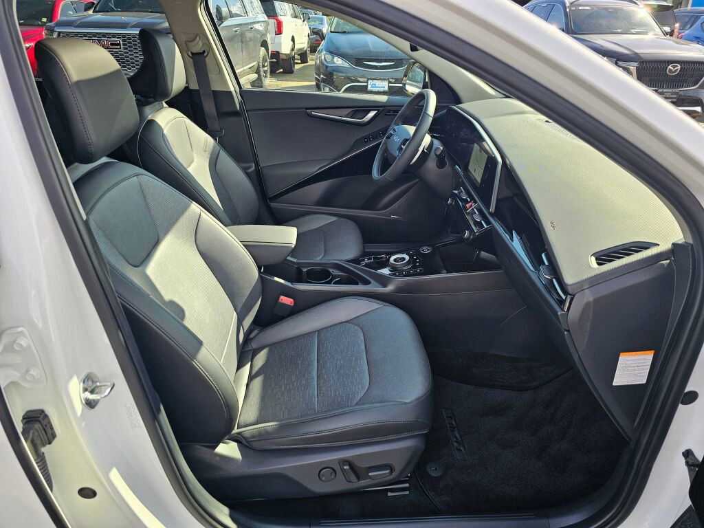 Certified 2023 Kia Niro Wave w/ Wave Preserve Package image 30