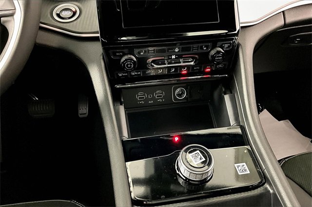 New 2025 Jeep Grand Cherokee Altitude w/ Trailer Tow Package image 7