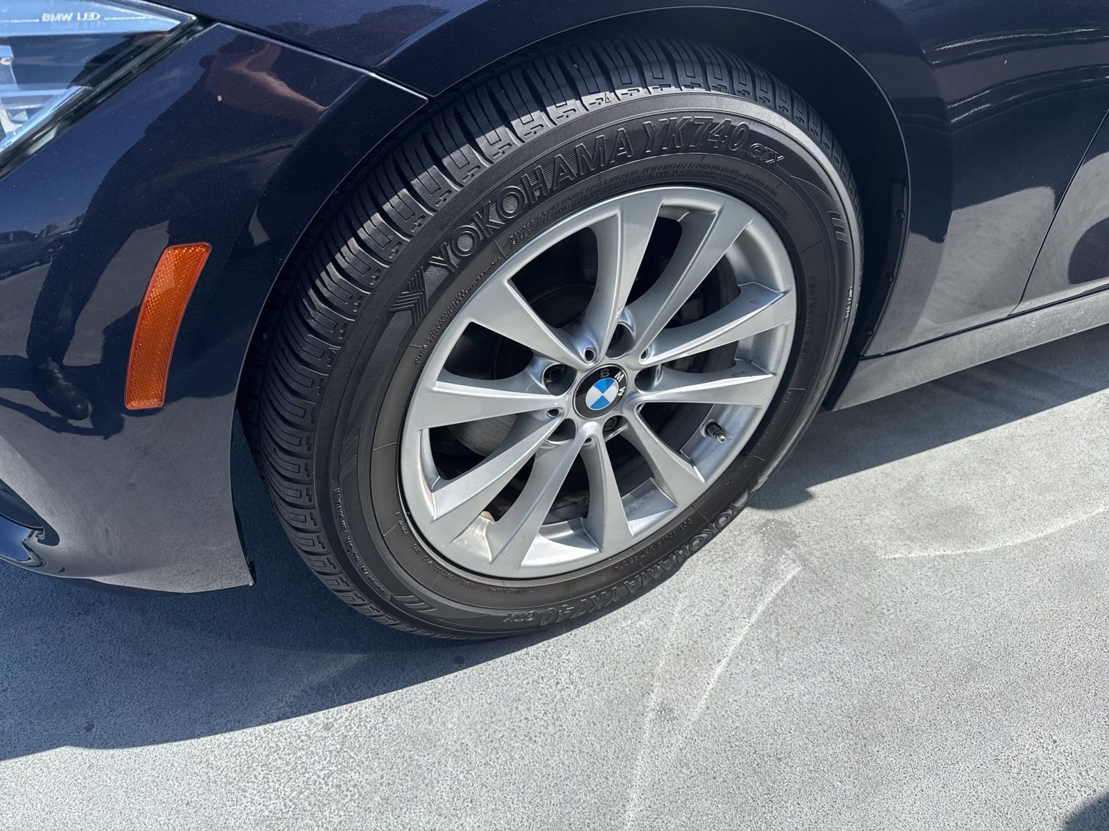 Used 2017 BMW 320i Sedan RWD image 3