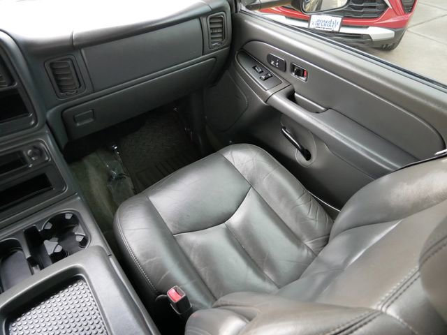 Used 2005 Chevrolet Silverado 2500 LT w/ Heavy-Duty Power Package image 13