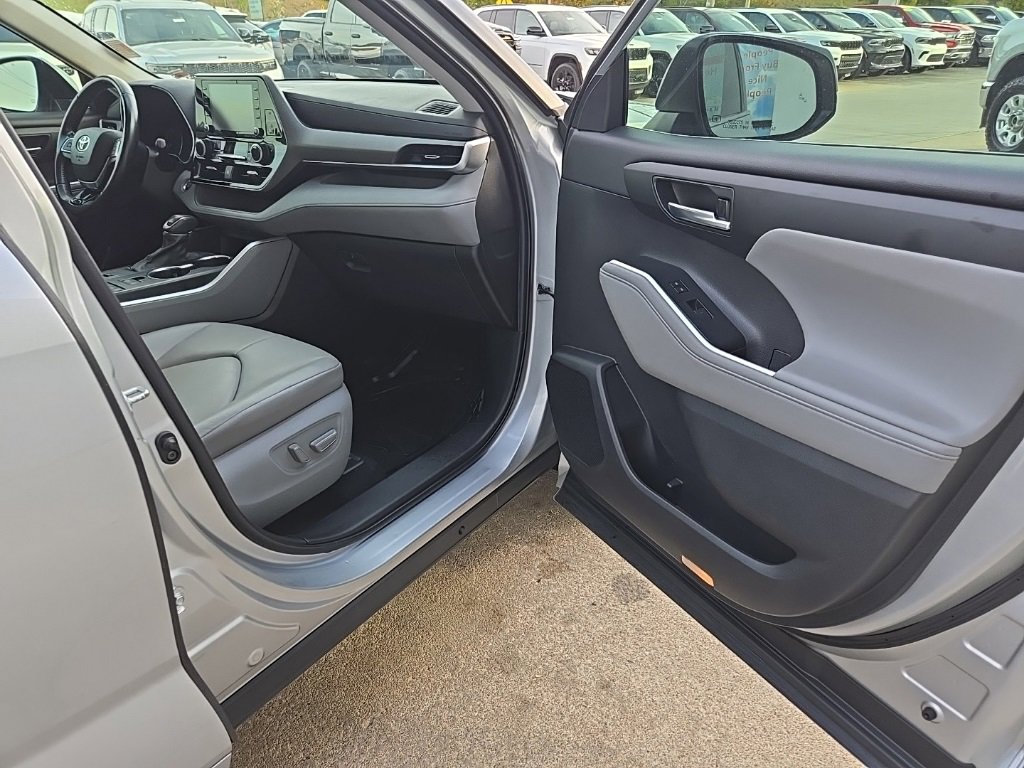 Used 2021 Toyota Highlander XLE image 78